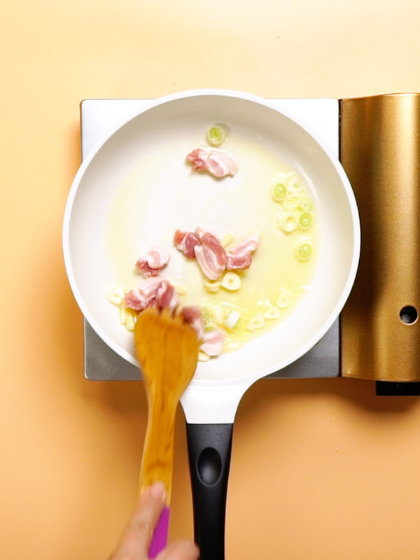 蒜苗回鍋肉的做法-家常味炒菜譜