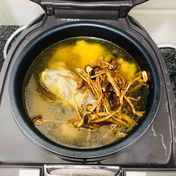 黑枸杞養生雞湯的做法-家常味煲菜譜