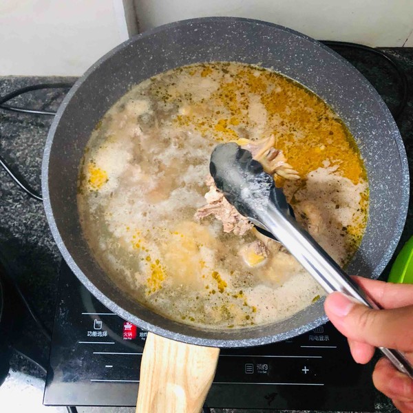 黑枸杞養生雞湯的做法-家常味煲菜譜