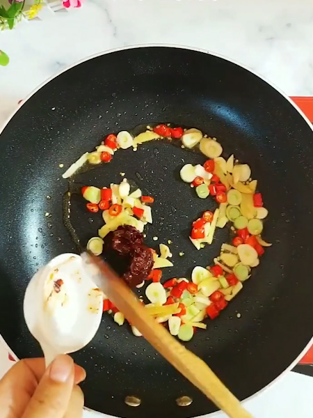 魚香茄條的做法-家常味炒菜譜