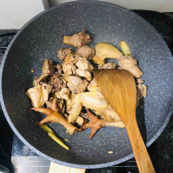 黑枸杞養生雞湯的做法-家常味煲菜譜