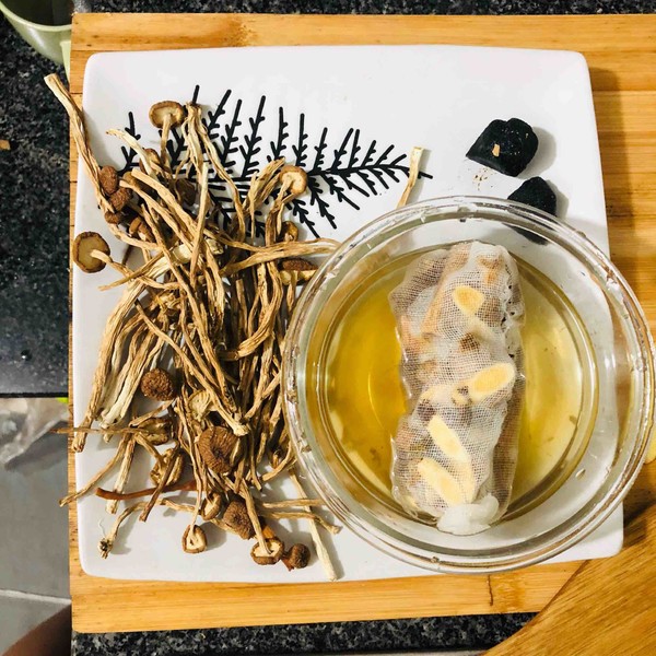 黑枸杞養生雞湯的做法-家常味煲菜譜