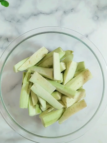 魚香茄條的做法-家常味炒菜譜