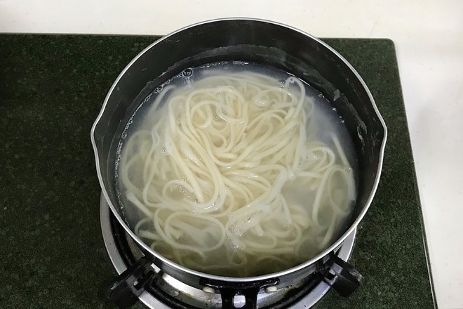 炸醬面的做法-咸鮮味拌菜譜