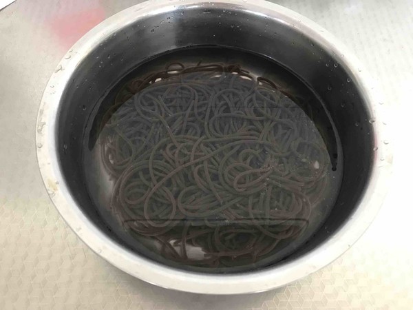 酸辣蕨根粉的做法-酸辣味拌菜譜