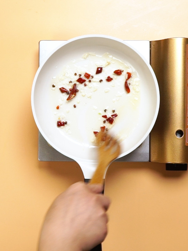 熗土豆絲的做法-家常味煮菜譜