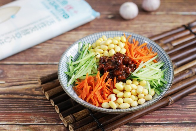 炸醬面的做法-咸鮮味拌菜譜