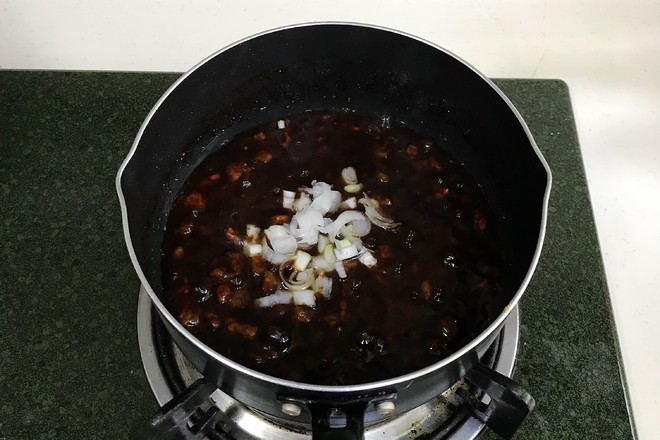 炸醬面的做法-咸鮮味拌菜譜