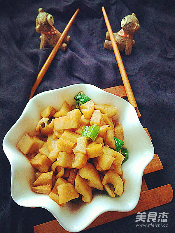 清炒藕丁的做法-家常味炒菜譜-易網健康養生網 清炒藕丁的做法-家常味炒菜譜