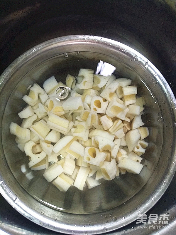 清炒藕丁的做法-家常味炒菜譜-易網健康養生網 清炒藕丁的做法-家常味炒菜譜