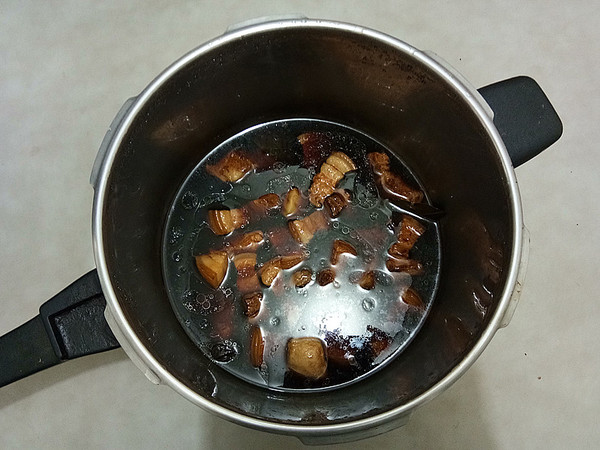 豆角鍋粘卷子的做法-家常味燉菜譜