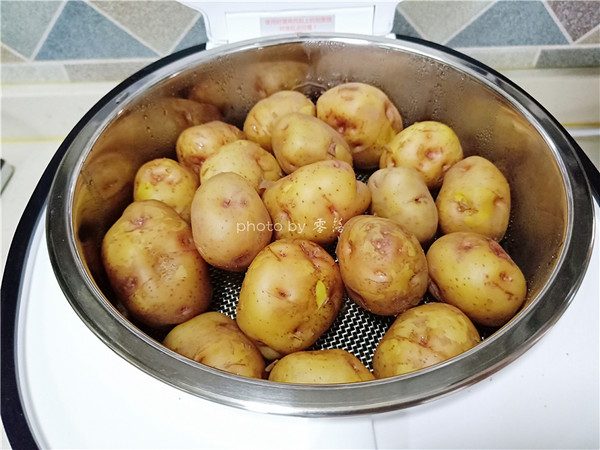 土豆蛋兒的做法-家常味蒸菜譜