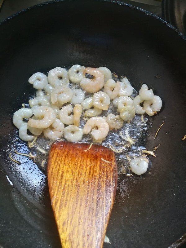 西芹蝦仁的做法-家常味炒菜譜