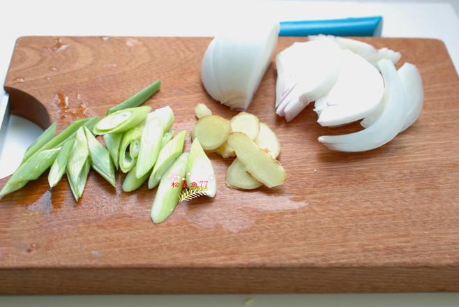 砂鍋牛腩的做法-家常味燉菜譜