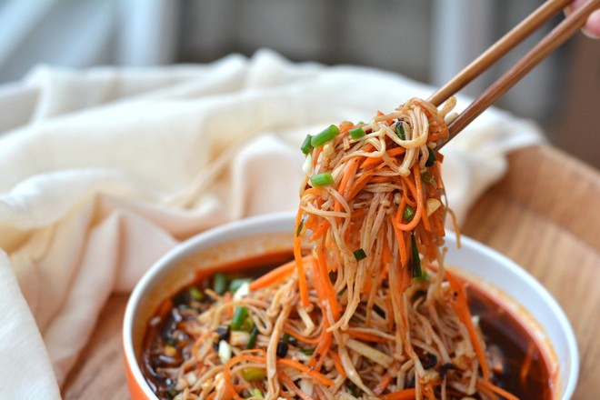 涼拌金針菇的做法-家常味拌菜譜