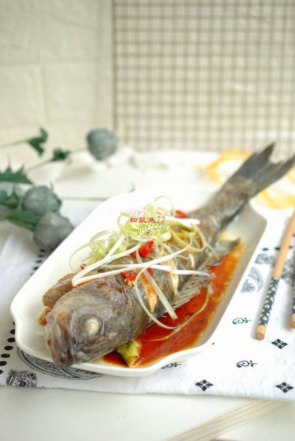 清蒸鱸魚的做法-家常味蒸菜譜-易網(wǎng)健康養(yǎng)生網(wǎng) 清蒸鱸魚的做法-家常味蒸菜譜