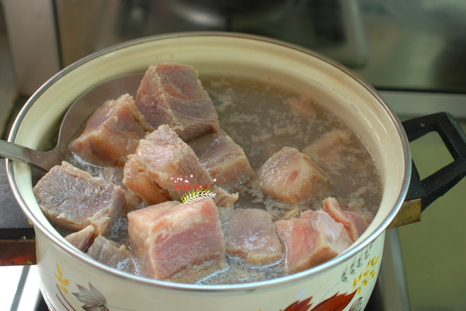 砂鍋牛腩的做法-家常味燉菜譜