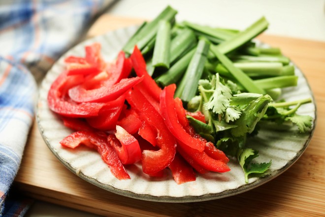 肉絲燜面的做法-家常味燜菜譜