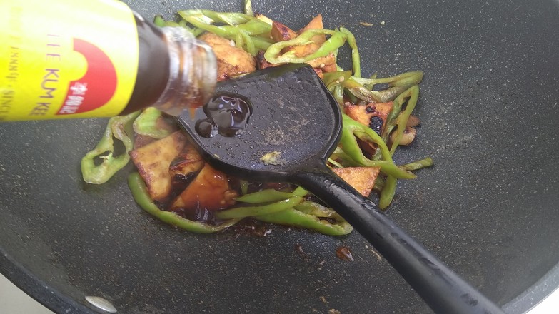 香辣醬尖椒炒豆腐的做法-香辣味炒菜譜