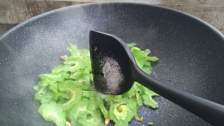 清炒苦瓜的做法-家常味炒菜譜