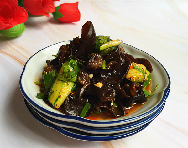 黃瓜拌黑木耳的做法-酸辣味拌菜譜
