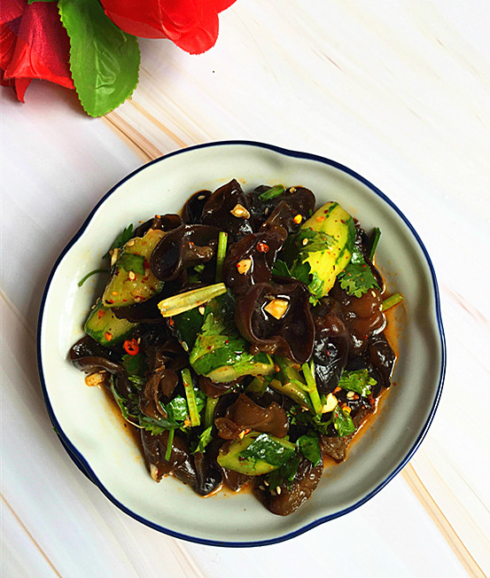 黃瓜拌黑木耳的做法-酸辣味拌菜譜