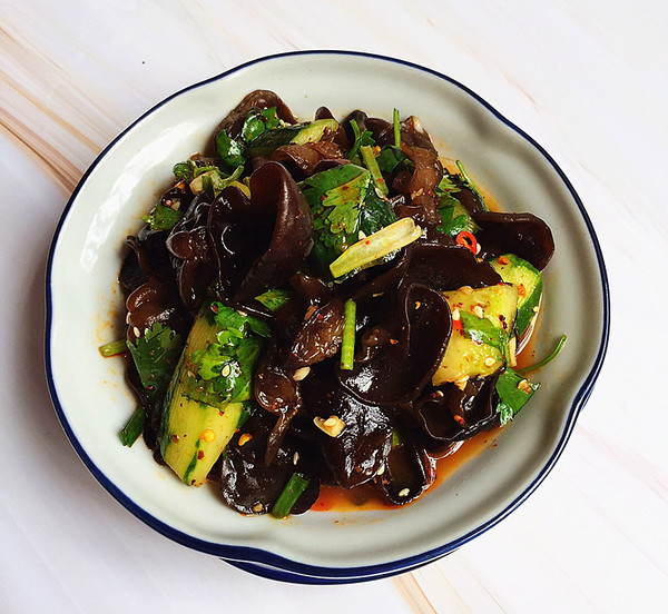黃瓜拌黑木耳的做法-酸辣味拌菜譜