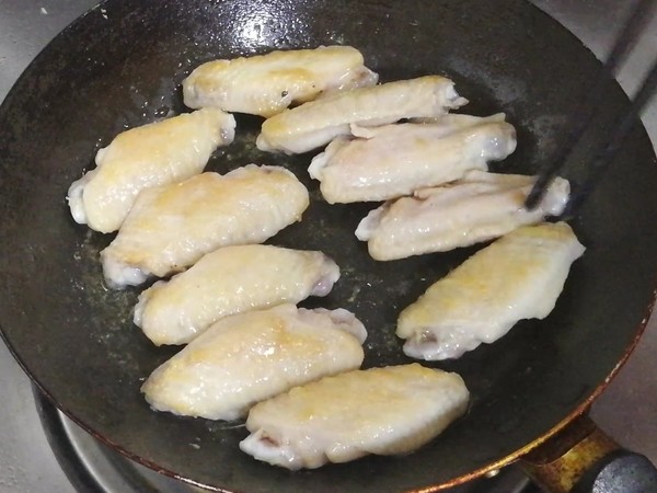 可樂鹽雞翅的做法-家常味煎菜譜