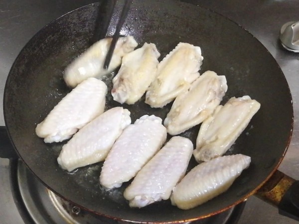 可樂鹽雞翅的做法-家常味煎菜譜