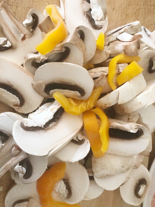 蘑菇雞肉的做法-咸鮮味炒菜譜