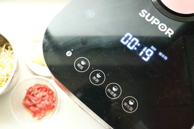 肉絲燜面的做法-家常味燜菜譜