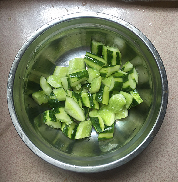 黃瓜拌黑木耳的做法-酸辣味拌菜譜