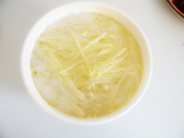 小炒土豆絲的做法-家常味炒菜譜