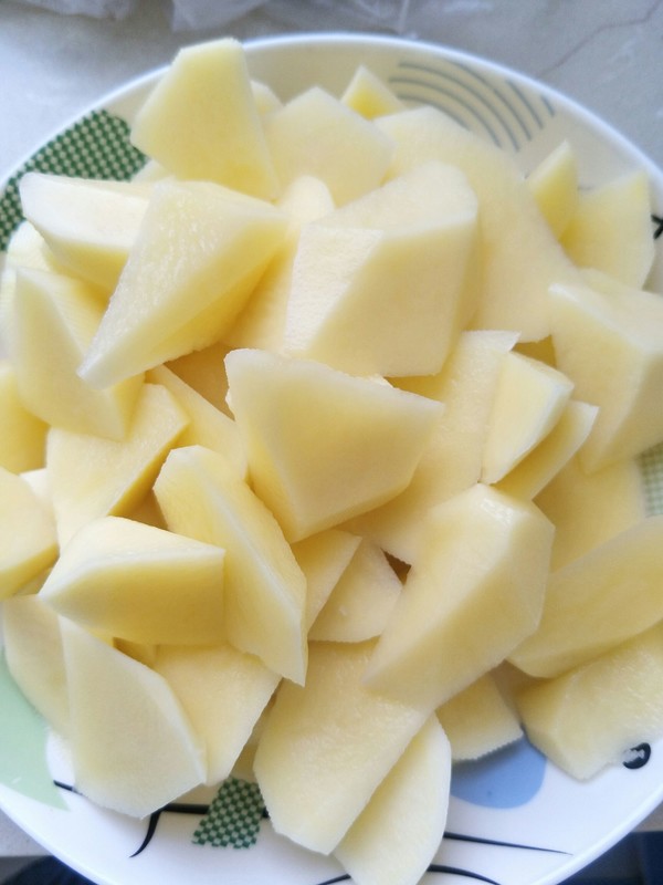 紅燒肉燉土豆的做法-家常味燉菜譜