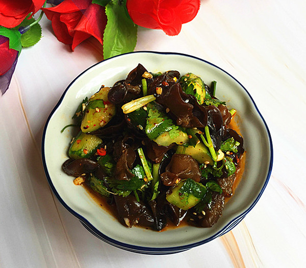 黃瓜拌黑木耳的做法-酸辣味拌菜譜