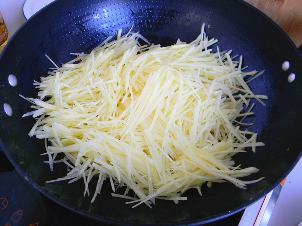 小炒土豆絲的做法-家常味炒菜譜