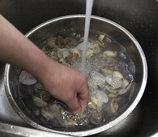 香辣花蛤的做法-香辣味爆菜譜-易網健康養生網 香辣花蛤的做法-香辣味爆菜譜