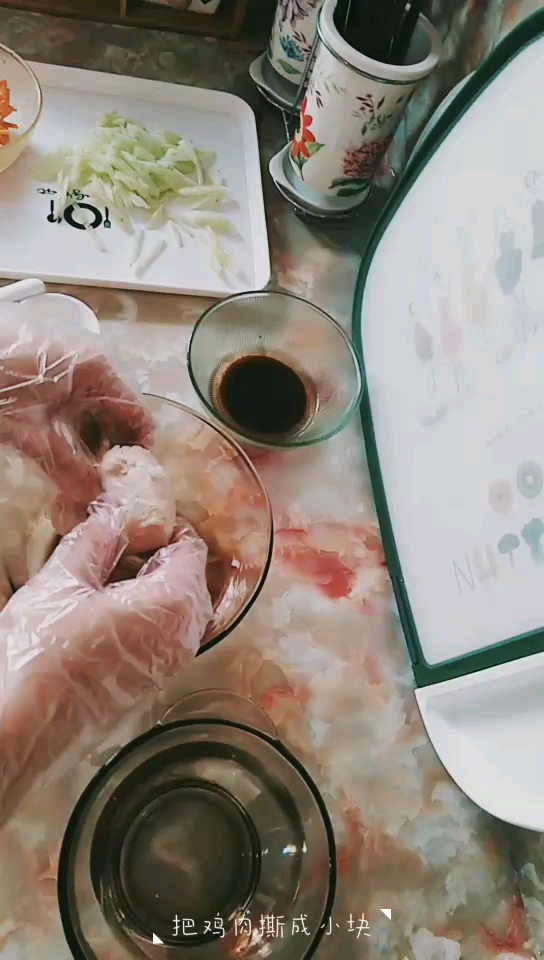 花樣“拌”夏，美味加倍【涼拌雞絲】的做法-咸鮮味拌菜譜