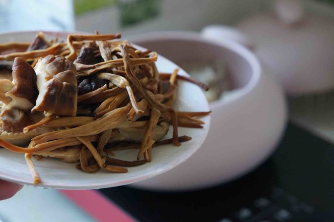 醬汁菌菇蹄尖的做法-家常味燜菜譜