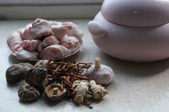 醬汁菌菇蹄尖的做法-家常味燜菜譜