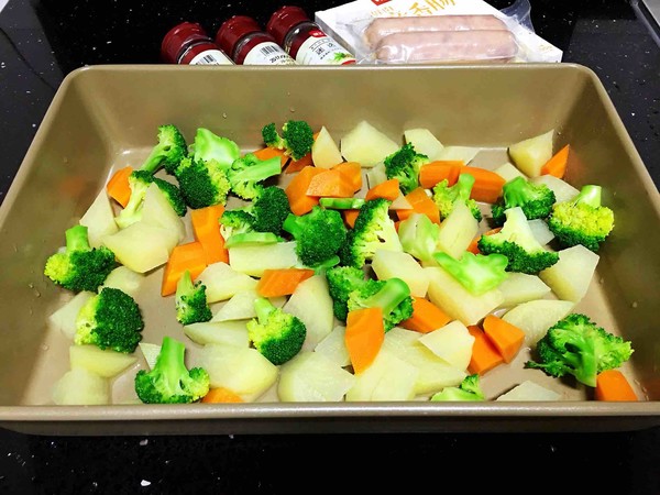 香腸烤土豆的做法-黑椒味烤菜譜