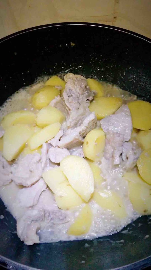 土豆燉大排的做法-家常味蒸菜譜