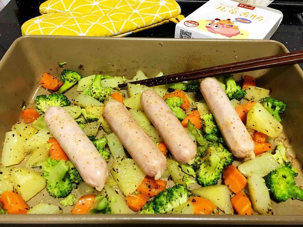 香腸烤土豆的做法-黑椒味烤菜譜