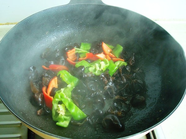 絲瓜木耳炒雞蛋的做法-咸鮮味炒菜譜