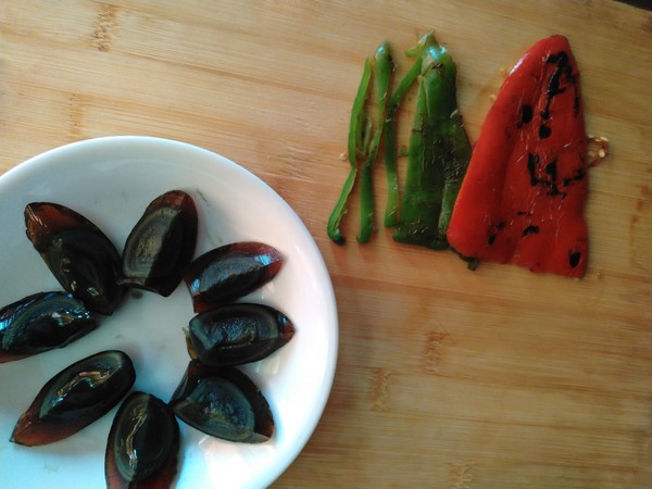 雙椒虎皮皮蛋的做法-麻辣味拌菜譜