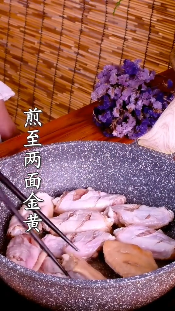 蒜香蠔油雞翅的做法-蒜香味炒菜譜