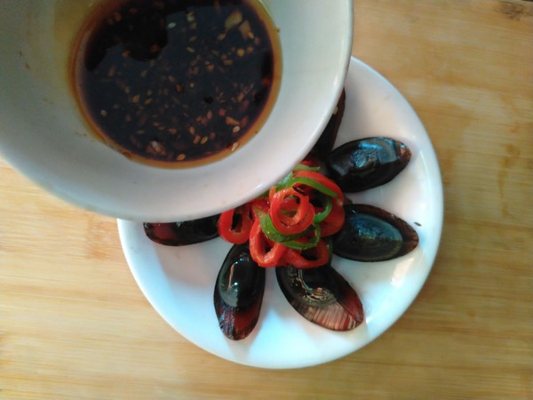 雙椒虎皮皮蛋的做法-麻辣味拌菜譜