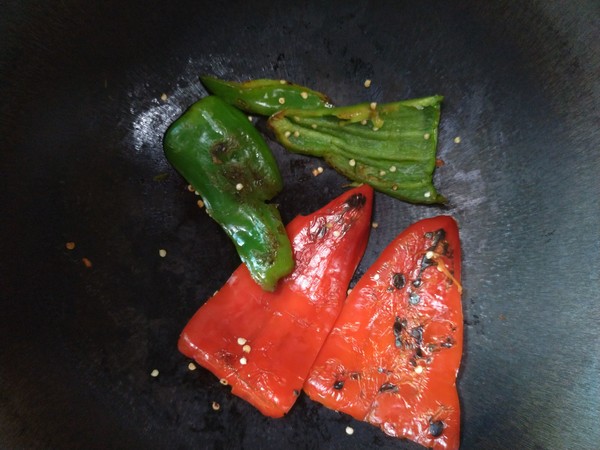 雙椒虎皮皮蛋的做法-麻辣味拌菜譜