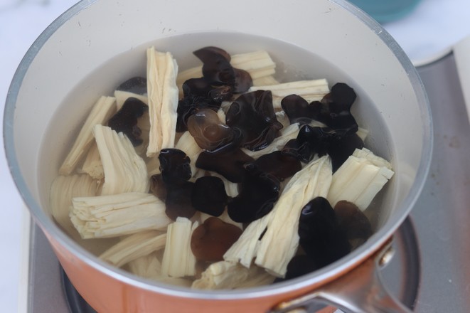 雙椒涼拌腐竹的做法-酸辣味拌菜譜