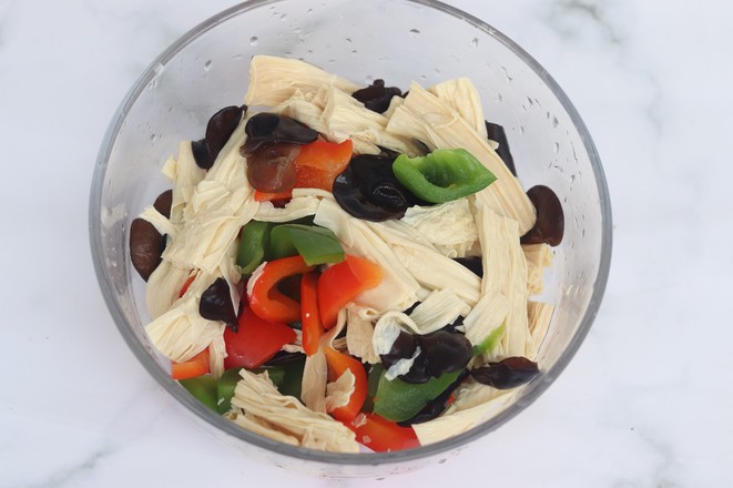 雙椒涼拌腐竹的做法-酸辣味拌菜譜